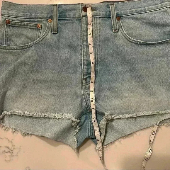 Madewell Relaxed Denim Shorts in Cedarcroft Wash High Rise Raw Hem Size 30- A14 - Picture 7 of 10